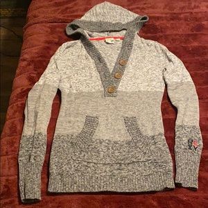 Foxy sweater with good and front pocket! M